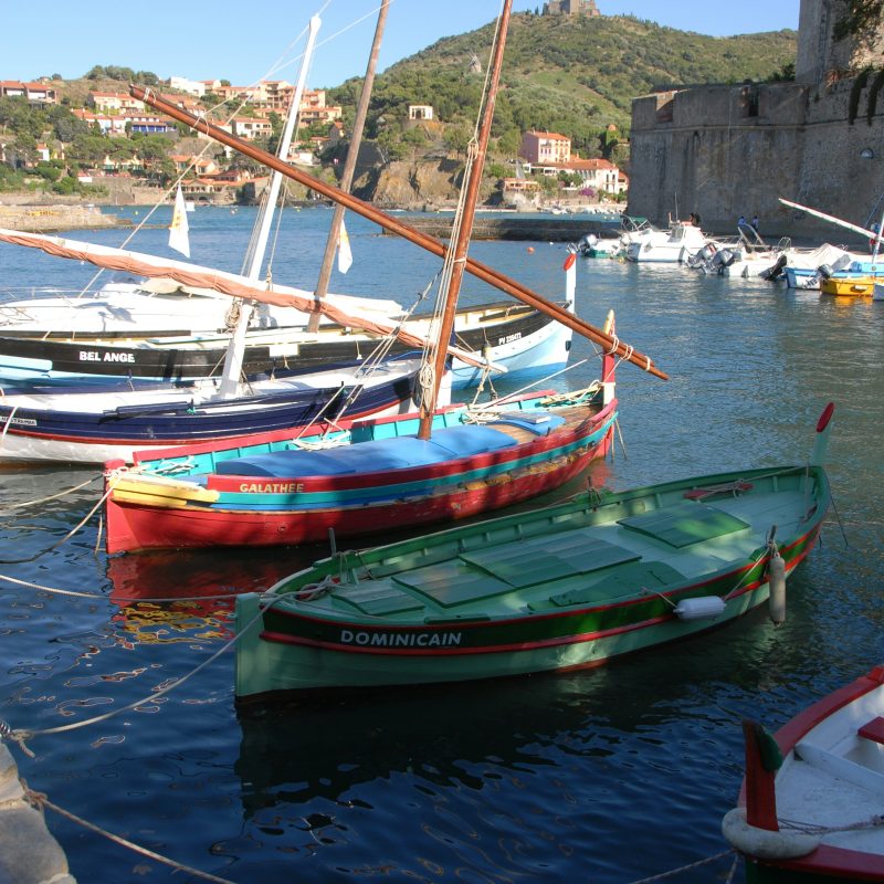 Barques amarrées dans le port de Collioure