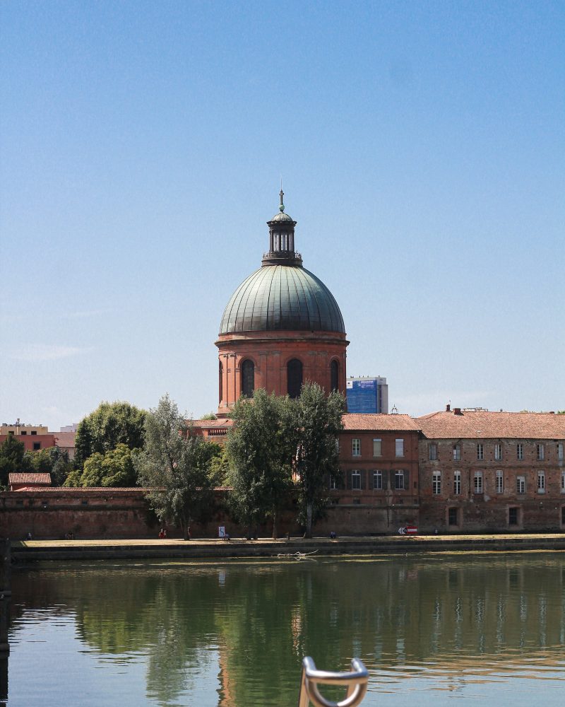 Le dôme de la Grave au bord de la Garonne, à Toulouse
